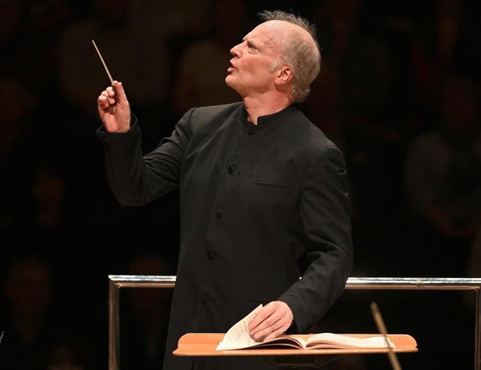 El afamado director de orquesta Gianandrea Noseda imparte este miércoles 11 de junoi una conferencia en la sala Luis  Galve del Auditorio de Zaragoza.