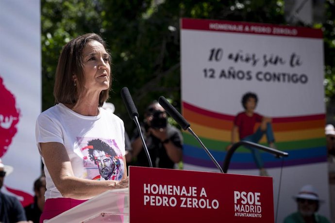 La secretaria general del PSOE Madrid Ciudad y portavoz del PSOE en el Ayuntamiento de Madrid, Reyes Maroto, interviene durante el homenaje de los socialistas madrileños a Pedro Zerolo, en la Plaza Pedro Zerolo, a 8 de junio de 2025, en Madrid (España).