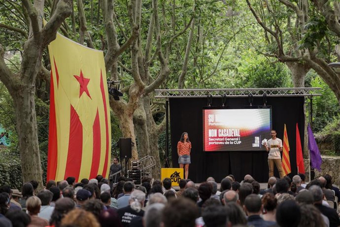 Acto de la CUP para presentar su nueva apuesta estética enmarcada en la campaña 'Construïm el país'