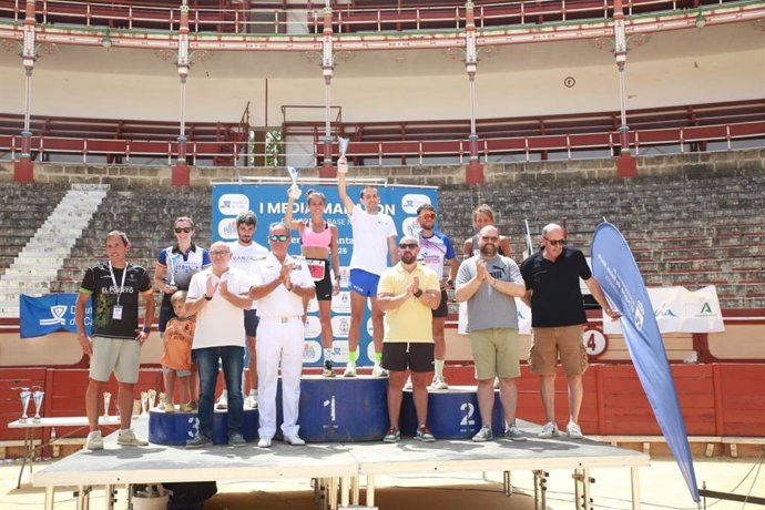 El Puerto de Santa María reúne a 2.600 corredores en la I Media Maratón.