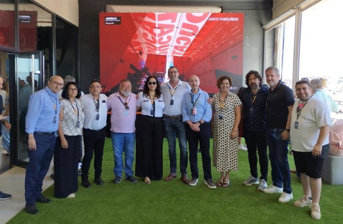 Guía junto a diferentes compañeros y cargos de la  formación socialista en el circuito de MotorLand Aragón.