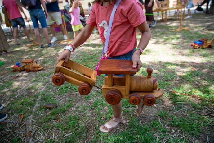 Niña jugando en el evento de familias en Ancá la Térmica, el centro cultural de la Diputación de Málaga.