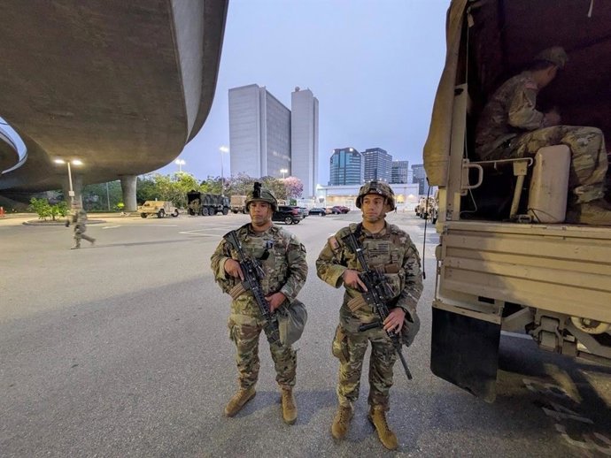 Efectivos de la Guardia Nacional desplegados en Los Ángeles, a 8 de junio de 2025