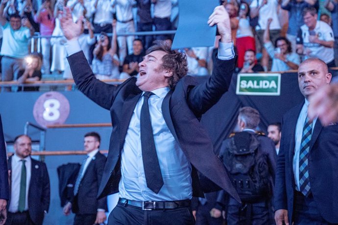 El presidente de Argentina, Javier Milei, a su llegada a la última jornada del Madrid Economic Forum, en el Palacio de Vistalegre, a 8 de junio de 2025, en Madrid (España). Tras dos ediciones anteriores en Andorra, el foro se ha trasladado a Madrid por pr