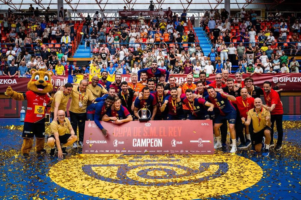 El Bara vuelve a levantar la Copa del Rey de balonmano