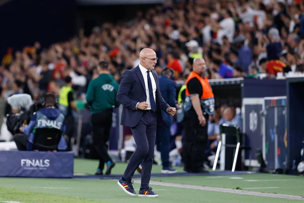 Luis de la Fuente, head coach of Spain, celebrates a goal scored by Mikel Merino of Spain during the UEFA Nations League Semi Final match between Spain and France at Stuttgart Arena on June 5, 2025, in Stuttgart, Germany.