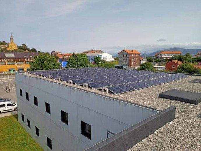 Imagen de archivo.- Planta fotovoltaica de edificio del TUS