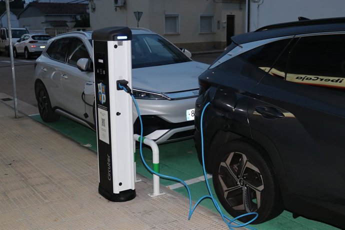 Archivo - La red de infrestructuras de recarga pública alcanza los 46.684 puntos operativos hasta el mes de mayo.