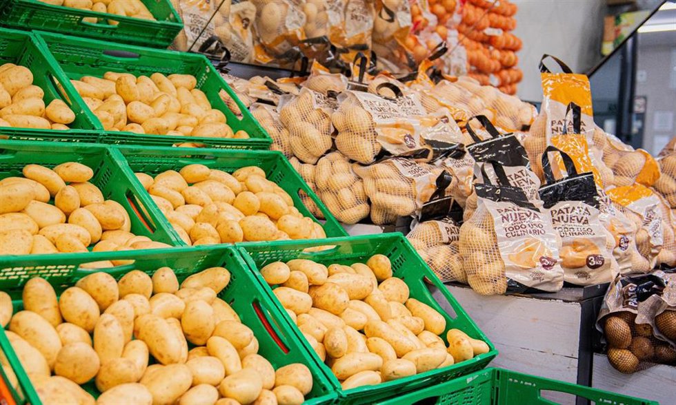 Archivo - Patatas en un supermercado de la cadena Mercadona.