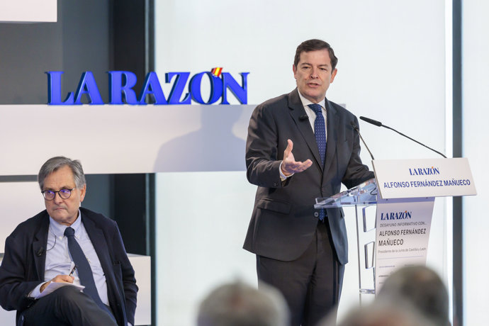 El presidente de la Junta de Castilla y León, el 'popular' Alfonso Fernández Mañueco, interviene en el Desayuno Informativo del Diario La Razón.