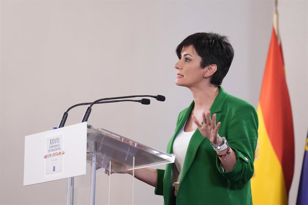 La ministra de Vivienda y Agenda Urbana, Isabel Rodríguez, ofrece una rueda de prensa posterior a la reunión de la XXVIII Conferencia de Presidentes, en Palau de Pedralbes de Barcelona, a 6 de junio de 2025, en Barcelona, Catalunya (España). 