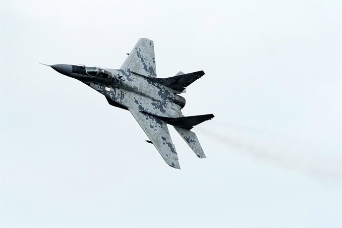 Archivo - Arquivo - 4 de setembro de 2010, Sliac, Eslováquia: Foto ilustrativa de um caça MiG-29 sobre Sliac, na Eslováquia...A Eslováquia enviará 13 caças MiG-29 para a Ucrânia. A Polônia já anunciou que transferirá quatro caças MiG-29 para a Ucrânia. ..