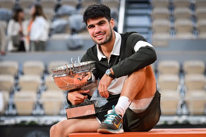 Carlos ALCARAZ of Spain celebrates his victory with the trophy during the fifteenth day of the Roland-Garros 2025, French Open, Grand Slam tennis tournament on 08 June 2025 at Roland-Garros stadium in Paris, France - Photo Matthieu Mirville / DPPI