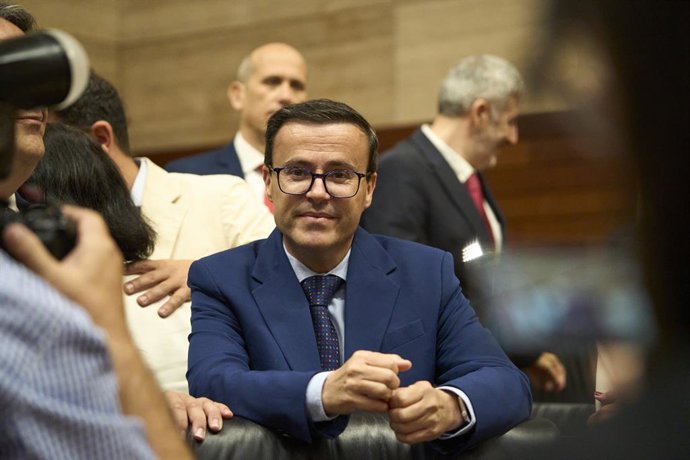 O secretário-geral do PSOE da Extremadura, Miguel Ángel Gallardo, durante uma sessão plenária ordinária da Assembleia da Extremadura, em 29 de maio de 2025, em Mérida, Badajoz, Extremadura (Espanha). Durante a sessão plenária, o secretário-geral do PSOE d