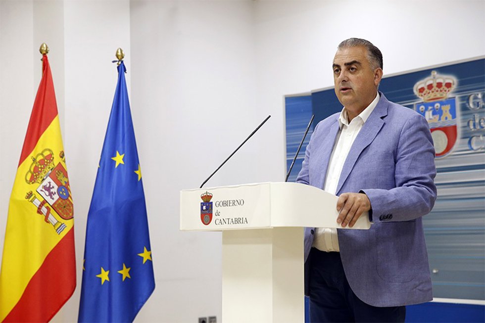 Archivo - Imagen de archivo.- El consejero de Fomento, Roberto Media