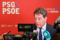 Besteiro afirma que Feijóo "es ya el número 2 de Ayuso": "La manifestación fue pegarse un tiro en el pie"