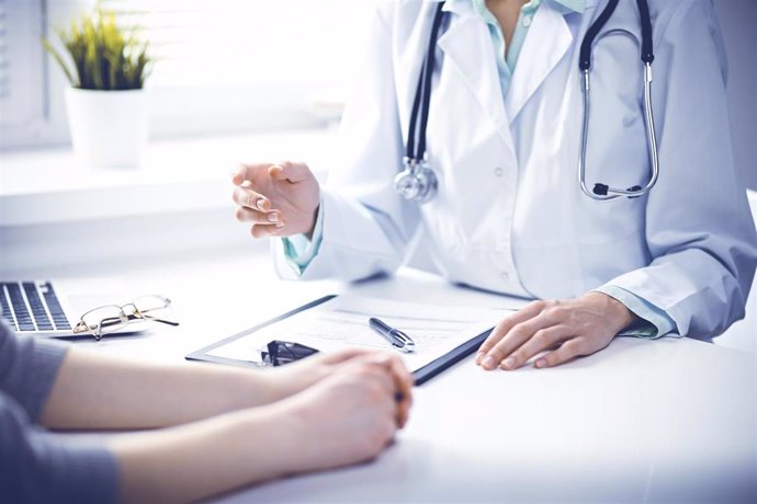 Archivo - Imagen de recurso de un médico de Atención Primaria.