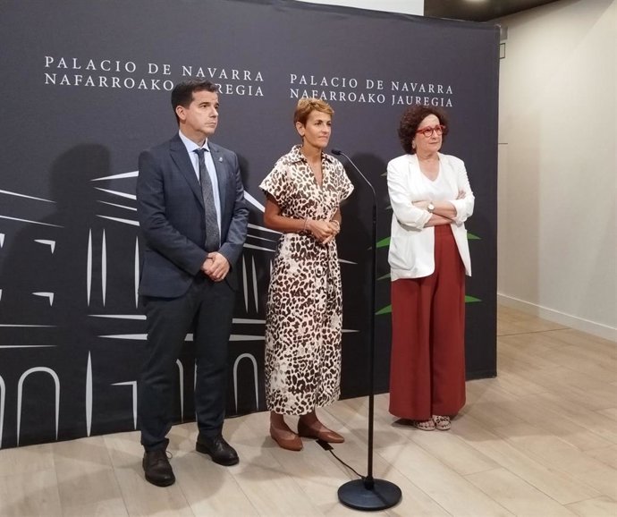La presidenta de Navarra, María Chivite, el consejero de Industria y de Transición Ecológica y Digital Empresarial, Mikel Irujo, y la consejera de Derechos Sociales, Economía Social y Empleo, Carmen Maeztu