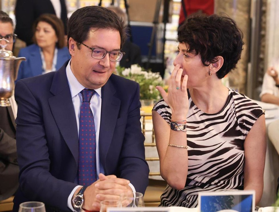 El ministro para la Transformación Digital y de la Función Pública, Óscar López y la ministra de Inclusión, Seguridad Social y Migraciones, Elma Saiz, durante el desayuno informativo de Nueva Economía Fórum de hoy