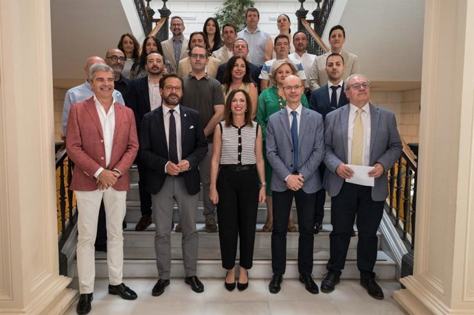 Rocío Díaz, en el centro en la imagen en primer término, durante la presentación