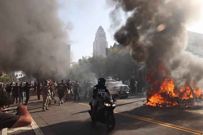 Protestes contràries a l'HISSI a Los Angeles (Califòrnia)