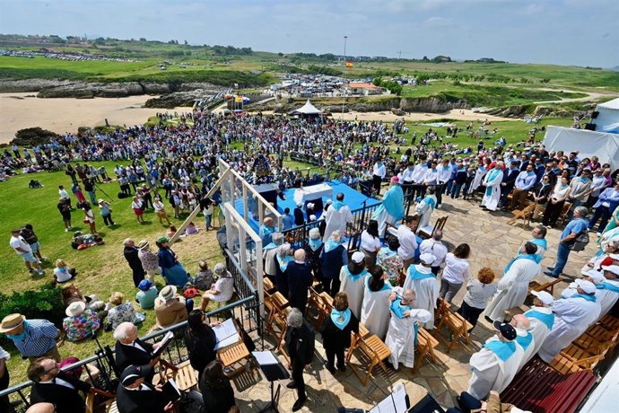 Celebración de la misa por la Virgen del Mar en la isla