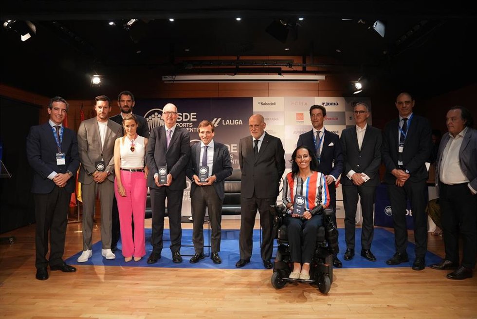 El alcalde de Madrid, José Luis Martínez-Almeida, Rudy Fernández, Teresa Perales y la Fundación Trinidad Alfonso fueron los premiados en la sexta edición del ISDE Sports Covention, organizado por ISDE y LaLiga en Madrid.