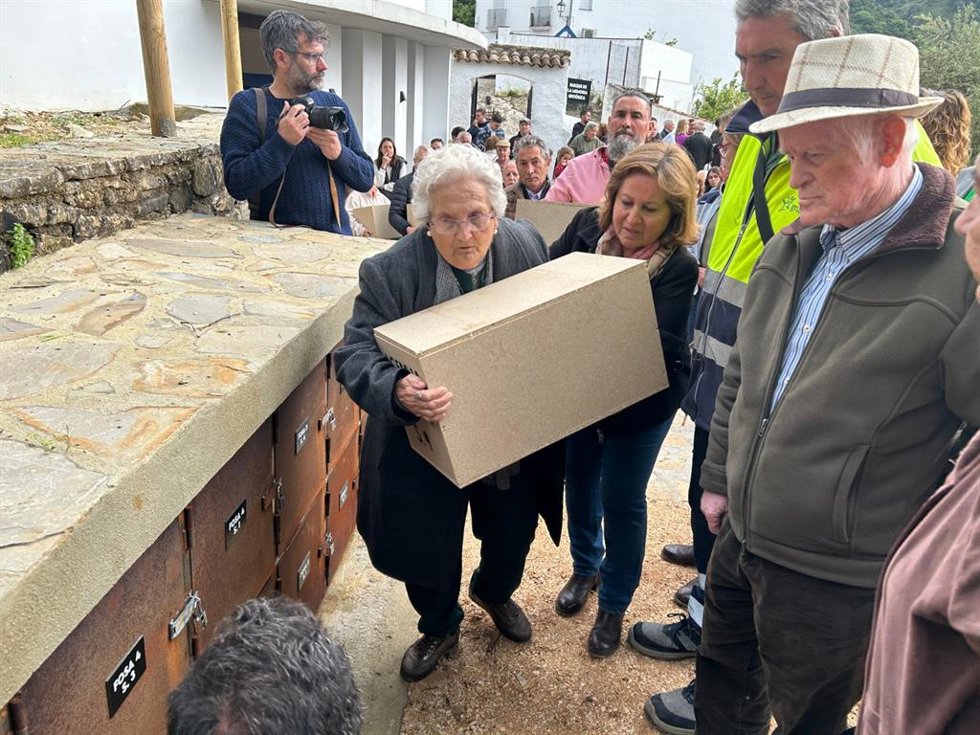 Un momento de la inauguración del Parque de la Memoria en Benamahoma (Cádiz)