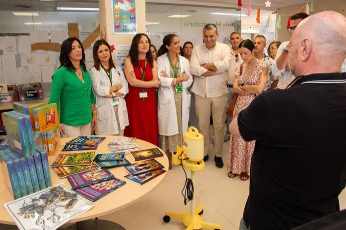 La Banda de la Diputación de Cáceres dona al Hospital San Pedro material para pediatría tras un concierto solidario