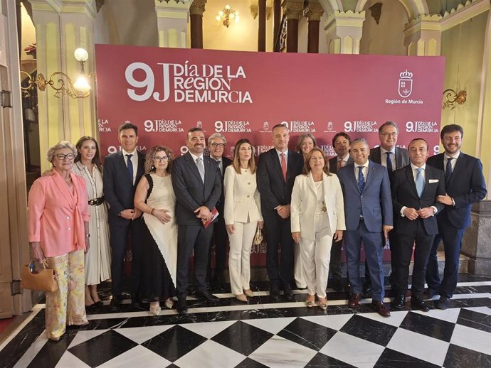 Foto del familia del PP en el acto por el Día de la Región de Murcia