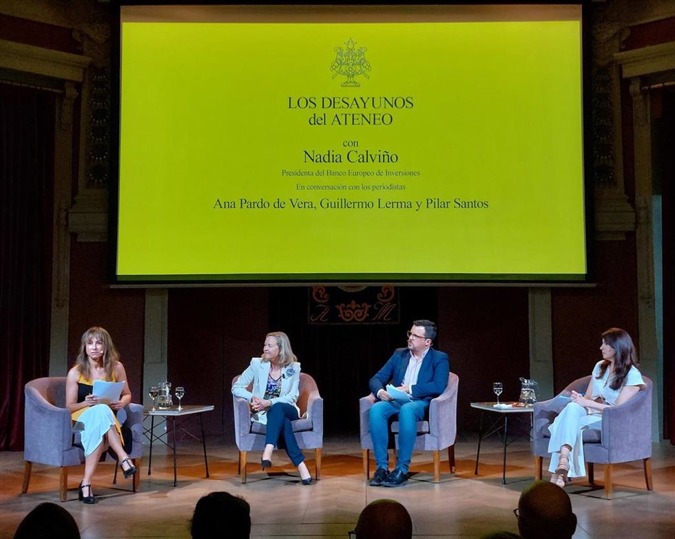 La presidenta del Banco Europeo de Inversiones (BEI), Nadia Calviño, durante su intervención en los Desayunos del Ateneo de Madrid el 9 de junio de 2025.