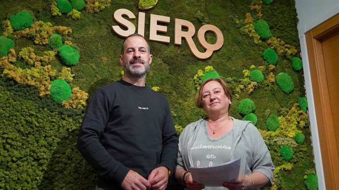 El alcalde de Siero, Ángel García, y la edil de Festejos, Ana Rosa Nosti.
