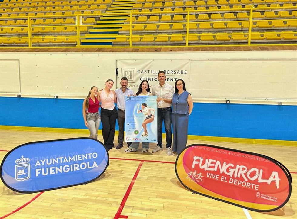 El vicepresidente y diputado de Deportes de la Diputación, Juan Rosas; el concejal de Deportes de Fuengirola, Julio Rodríguez, y la patinadora fuengiroleña campeona del mundo y 23 veces campeona de España, Natalia Baldizzone.