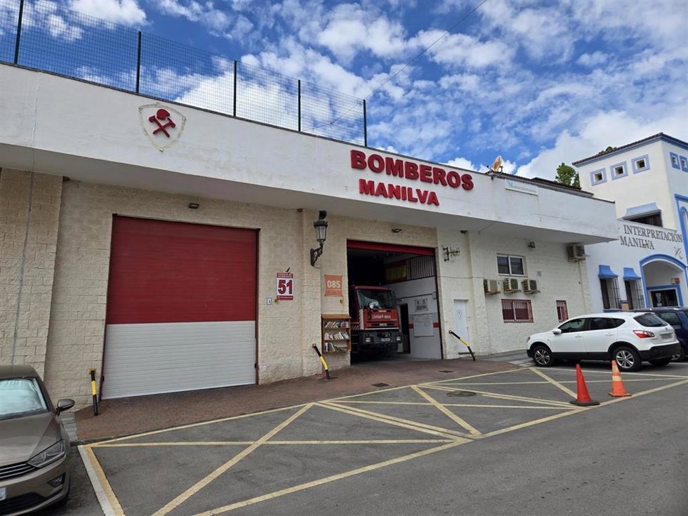 Vista de la nave donde se ubica el retén de bomberos de Manilva.