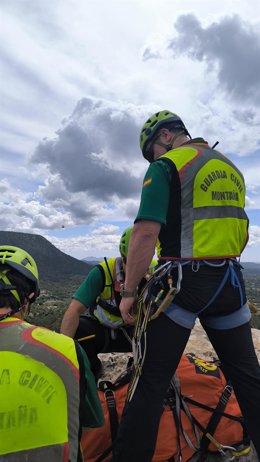 Rescate de un hombre de avanzada edad que estaba sufriendo un ictus en una playa en Banyalbufar
