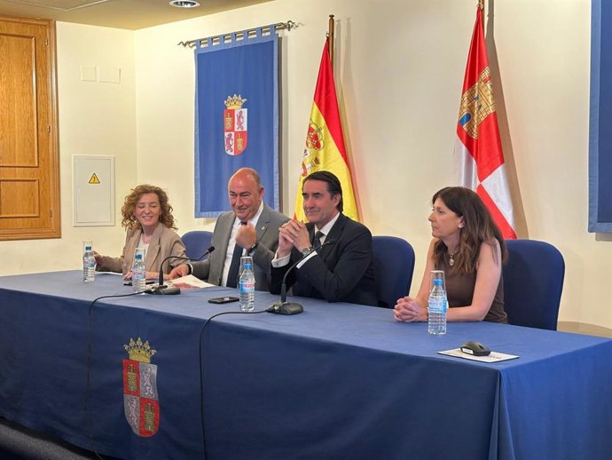 El consejero de Medio Ambiente y el presidente de la Diputación de Segovia.