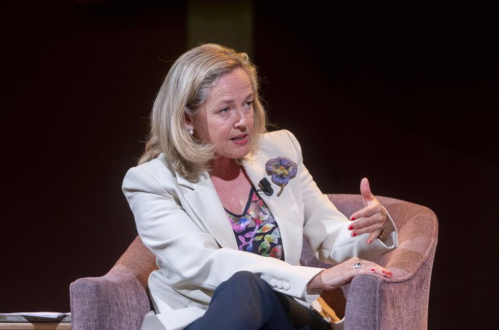 La presidenta del Banco Europeo de Inversiones (BEI), Nadia Calviño, durante un desayuno en el Ateneo de Madrid, a 9 de junio de 2025, en Madrid (España). El Ateneo de Madrid organiza los Desayunos del Ateneo con el objetivo de crear un espacio de encue