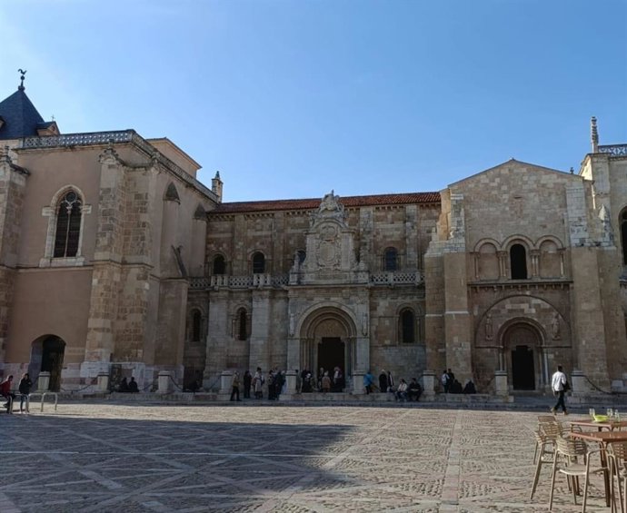 Fachada de la Basílica de San Isidoro de León