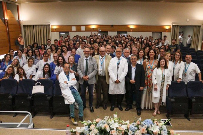 El Hospital Regional de Málaga da la bienvenida a 129 nuevos residentes