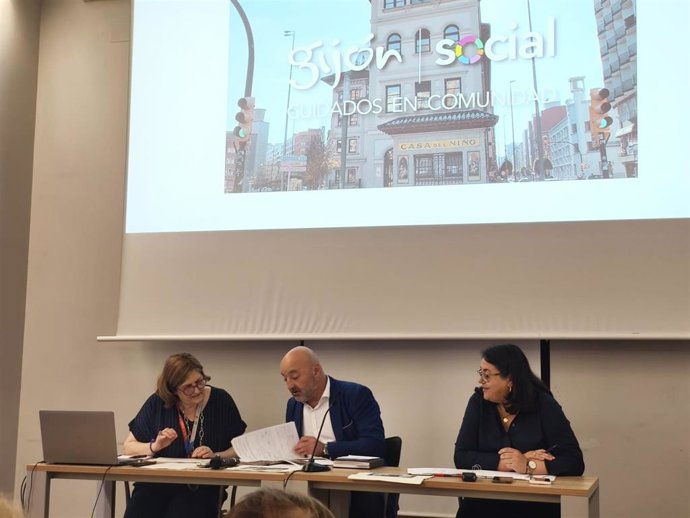 El concejal de Servicios Sociales del Ayuntamiento de Gijón, Guzmán Pendás, preside el Consejo Sectorial de Personas Mayores.