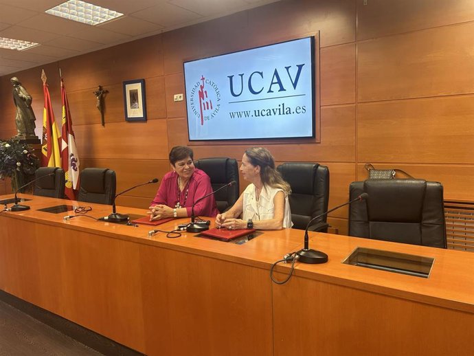 Firma del acuerdo para impulsar dos observatorios del dolor en la UCAV y en México.