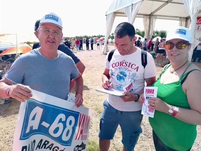 Recogida de firmas de Teruel Existe en favor de que se agilicen las obras de los tramos pendientes de la A-68.