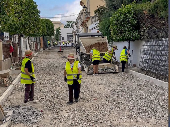 Una de las obras en ejecución en Fuente-Tójar a través del PFEA.