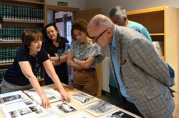 El director de la Alhambra y Generalife, Rodrigo Ruiz-Jiménez, en primer término en la imagen