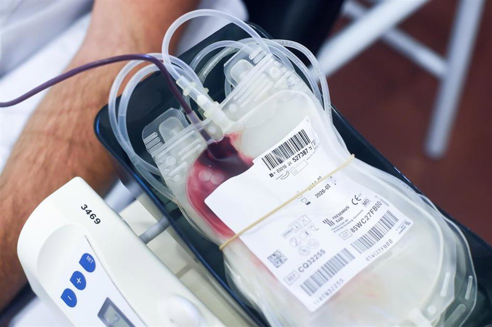 Archivo - Detalle del proceso de donación de de sangre, en foto de archivo.