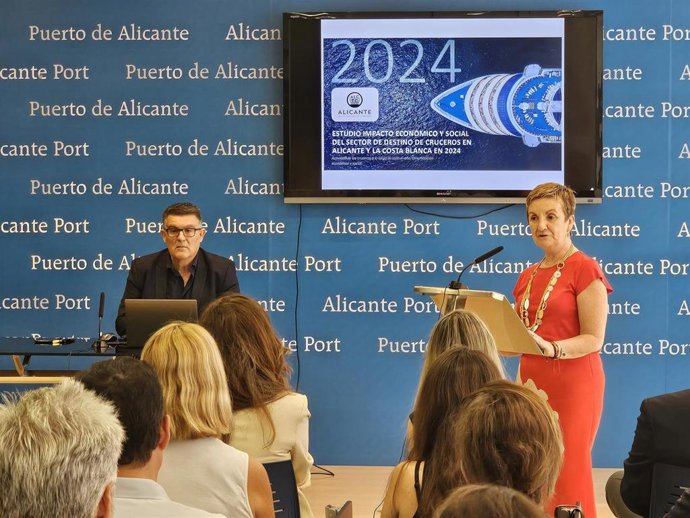 La consellera de Turismo, Marián Cano, durante la presentación del estudio 'Impacto económico y social del sector de destino de cruceros en Alicante y la Costa Blanca'