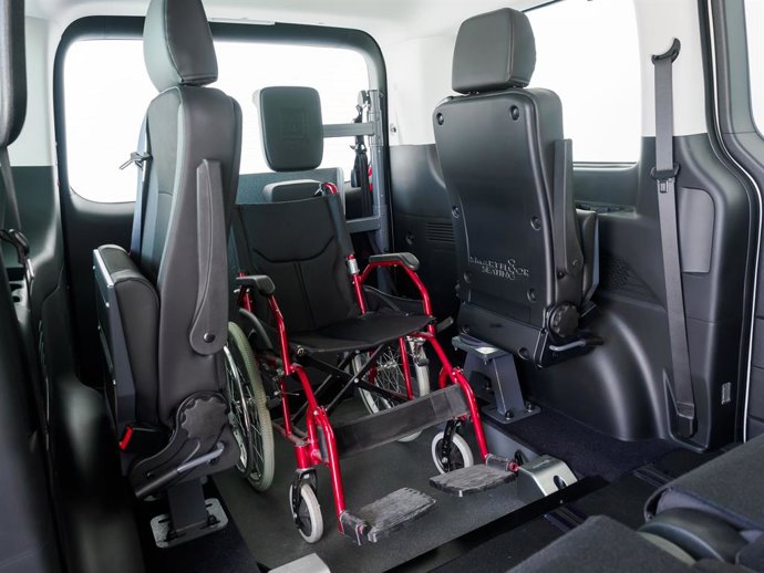 Hyundai lanza junto a Rehatrans el nuevo 'Staria HEV' adaptado para personas con movilidad reducida
