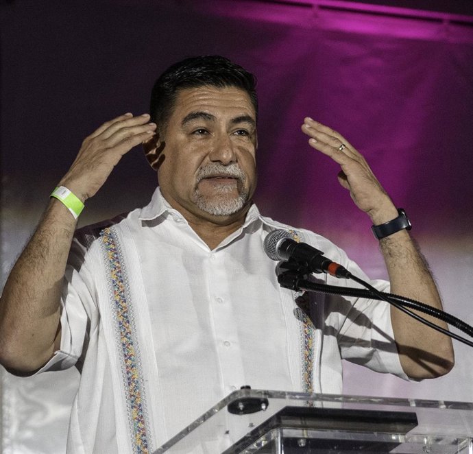 Archivo - 7 de junho de 2025, Los Angeles: Foto de arquivo. David Huerta. Entre os que foram pegos nessa violenta varredura estava David Huerta, presidente do SEIU Califórnia e do SEIU-USWW. David estava exercendo seu direito da Primeira Emenda - testemun
