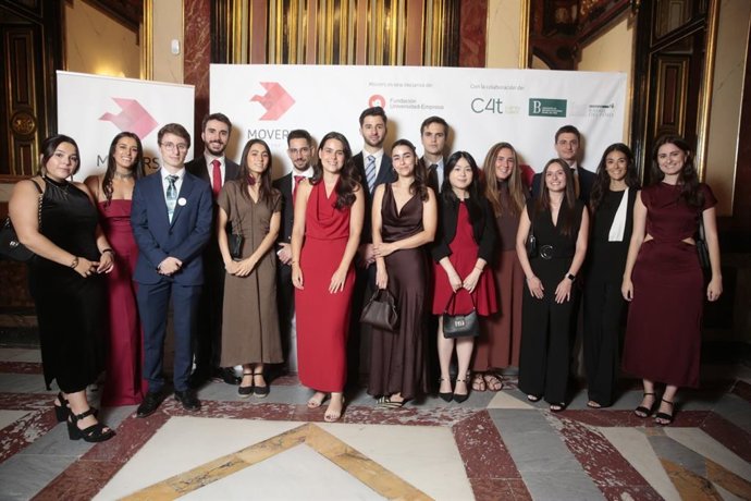 Acto de bienvenida de los becados