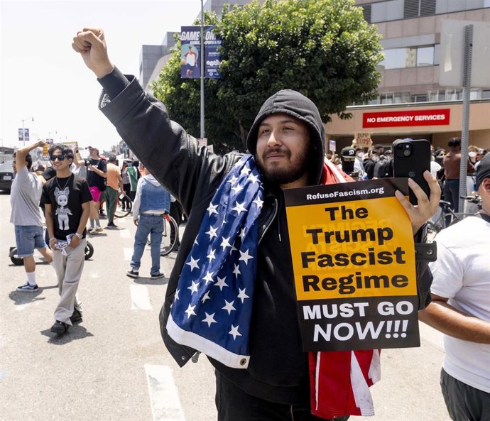 Manifestaciones contra las redadas contra inmigrantes en Los Ángeles